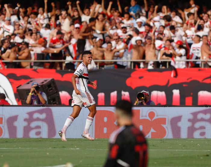 São Paulo derruba o Flamengo e alcança sua maior conquista em 15 anos