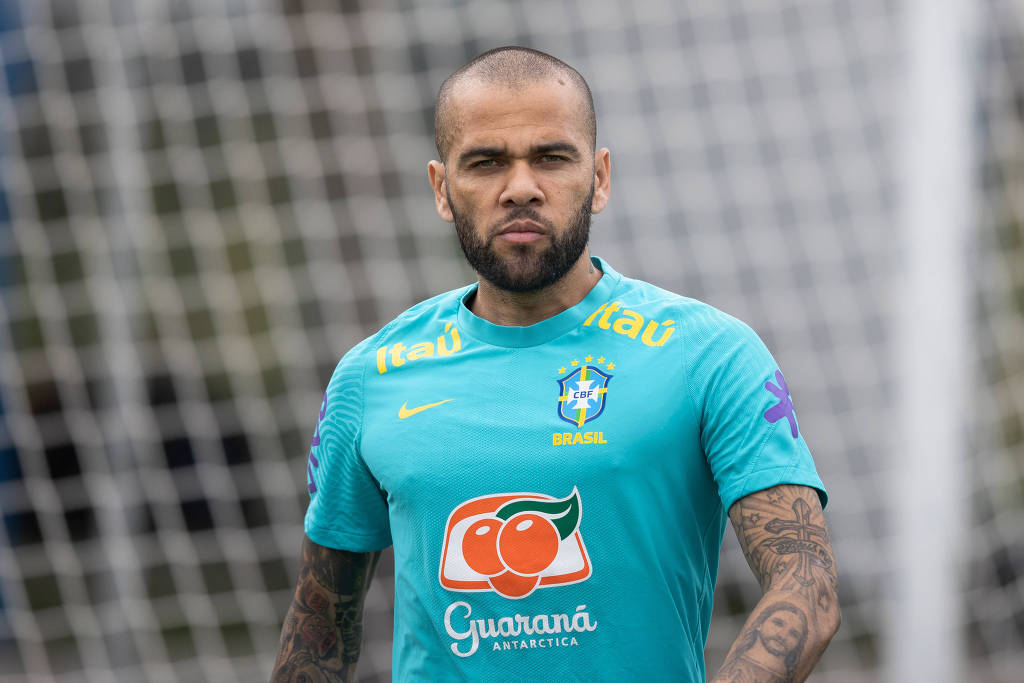 Defesa de Daniel Alves paga R$ 800 mil, e pena máxima pode cair pela metade