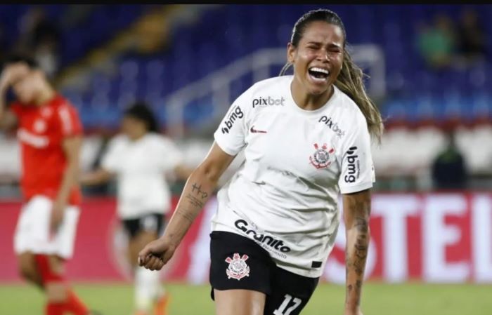 Libertadores Feminina: Corinthians bate Inter nos pênaltis e enfrenta Palmeiras na final